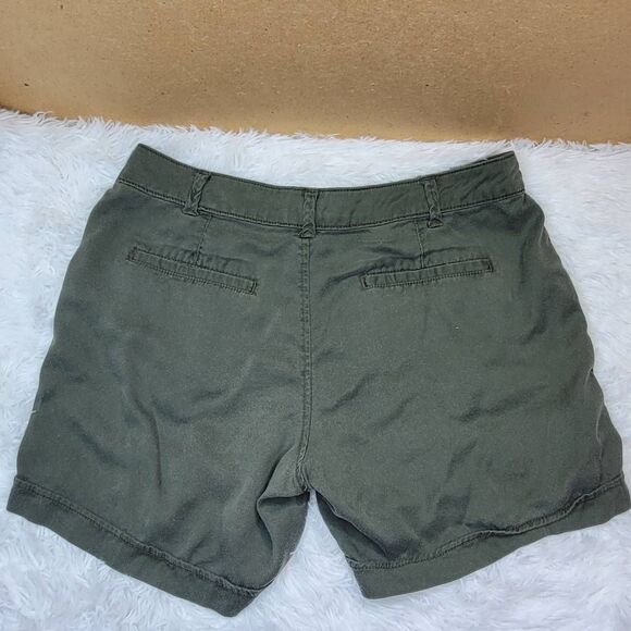 Lee Women's Midrise Fit Army Green Shorts Size 14 - Picture 3 of 6